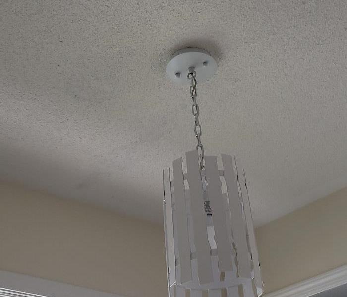 ceiling light with white popcorn ceiling